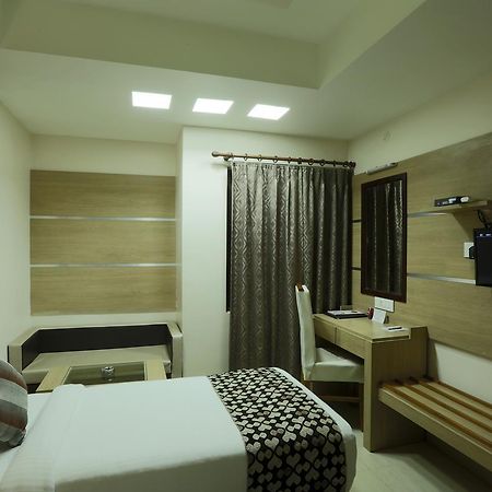Hotel SJ International Guwahati Exterior foto