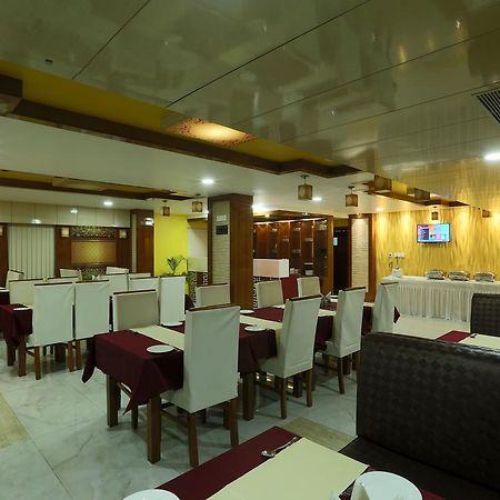 Hotel SJ International Guwahati Exterior foto
