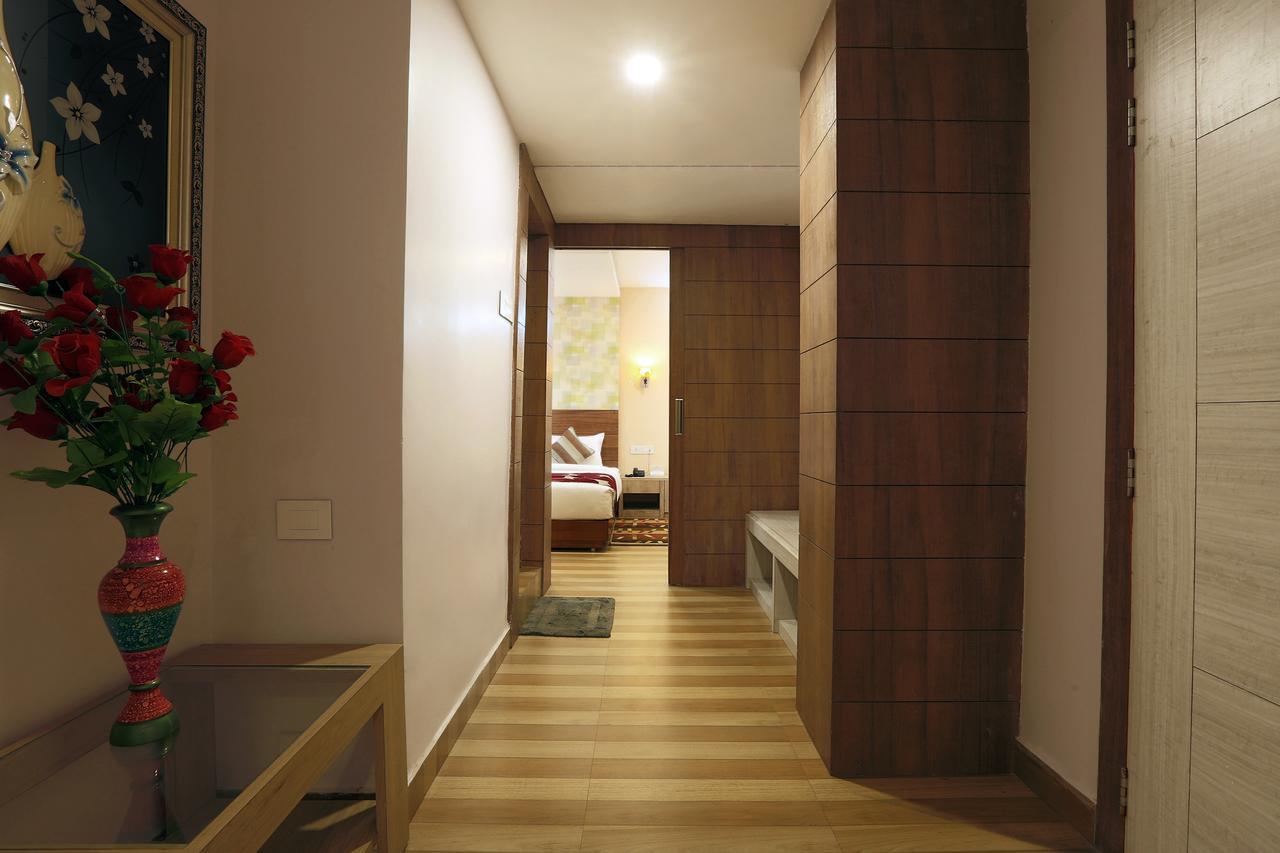 Hotel SJ International Guwahati Exterior foto