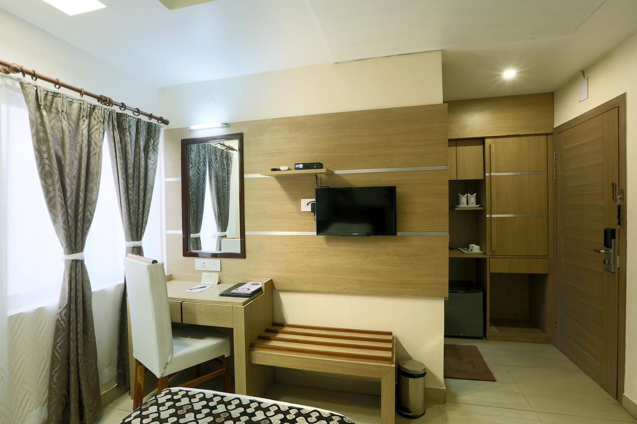 Hotel SJ International Guwahati Exterior foto